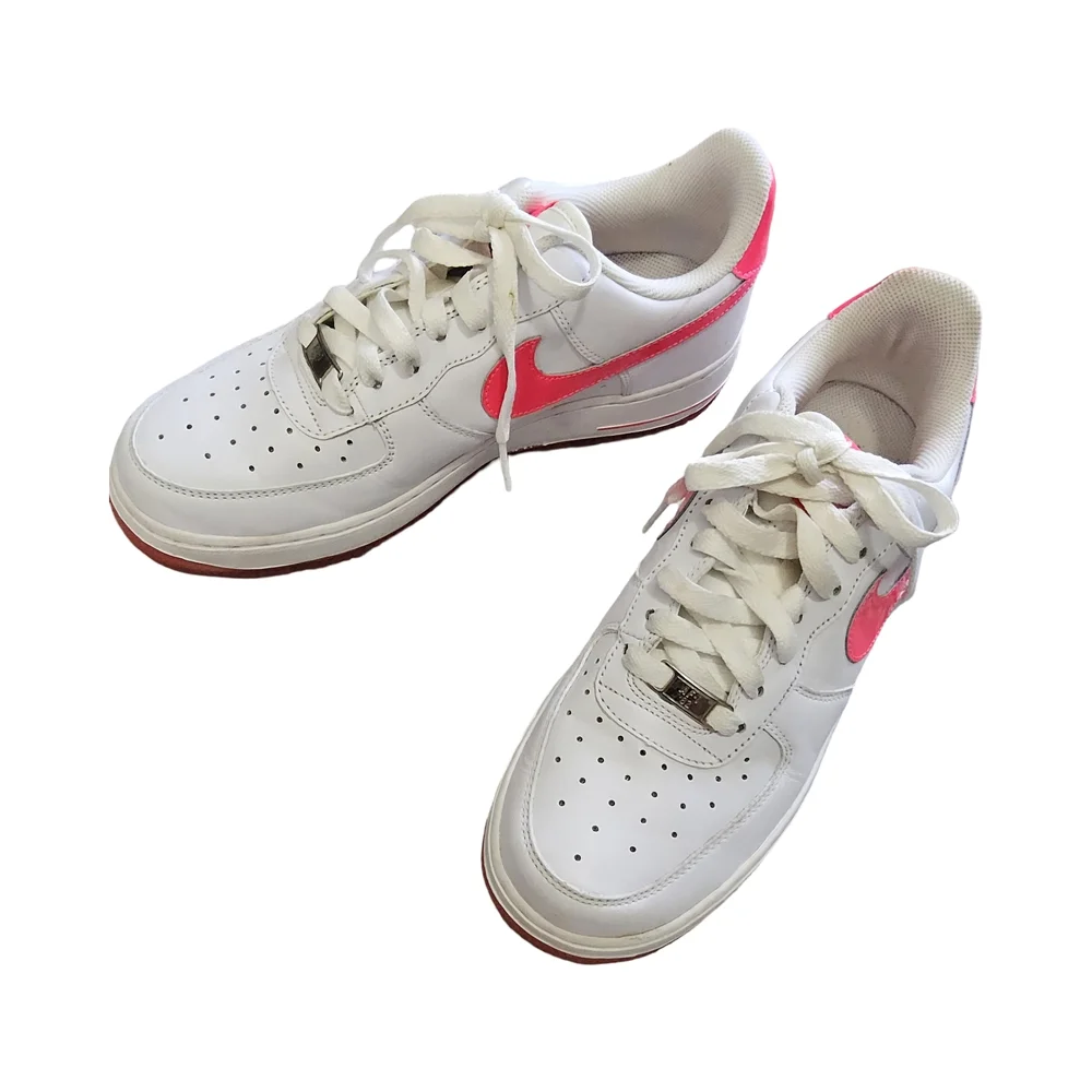 Preloved Nike Air White and Pink Sneakers Size 8